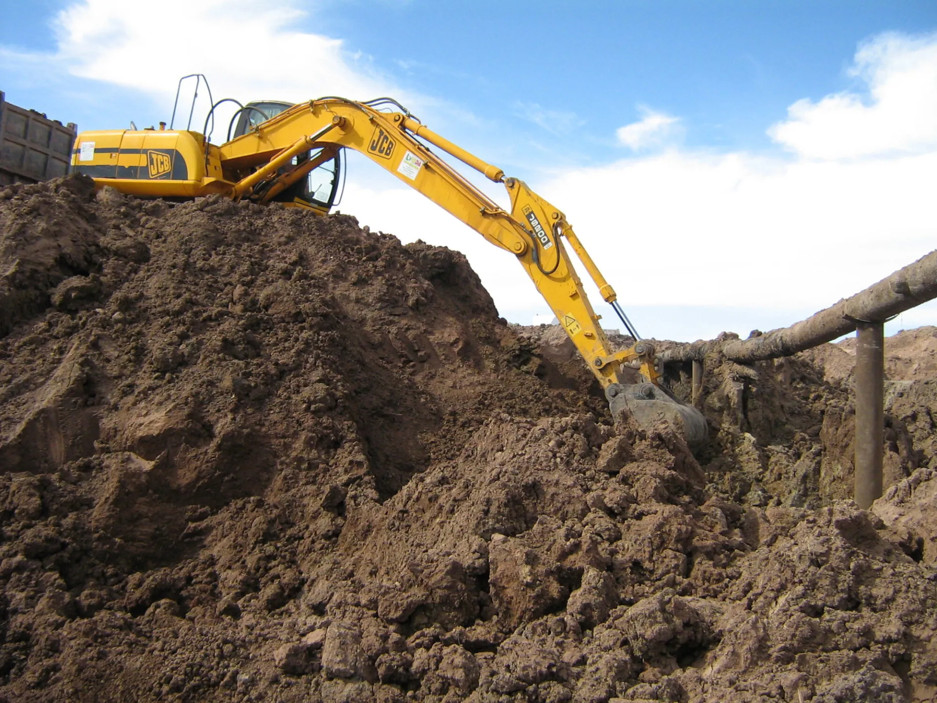 Excavación de suelo en proyecto atendido por GSG Consultores Ambientales